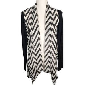 CHRISTOPHER & BANKS BLACK & WHITE CHEVERON PRINT CARDIGAN SZ.S EUC